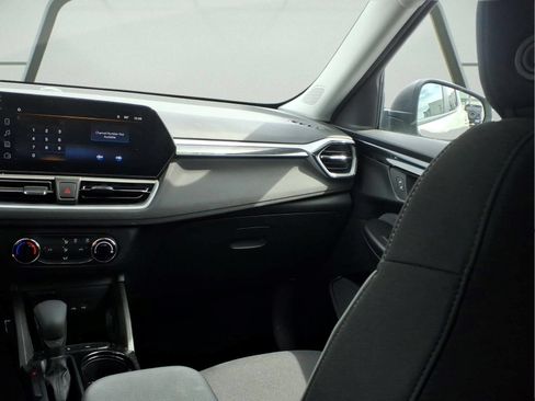 Certified 2025 Chevrolet TrailBlazer LS w/ LS Convenience Package FWD image 12