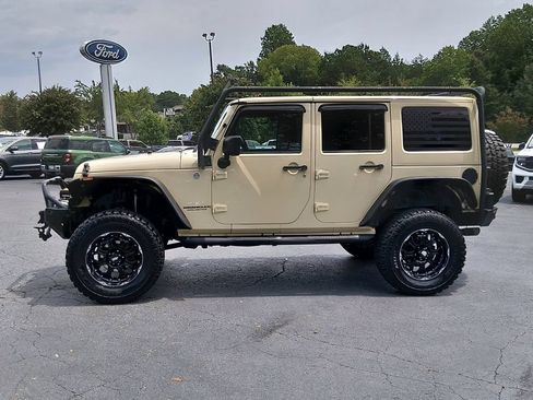Used 2011 Jeep Wrangler Unlimited Sahara w/ Connectivity Group AWD/4WD image 7