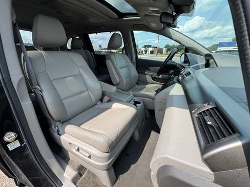 Used 2016 Honda Odyssey Touring Elite image 11