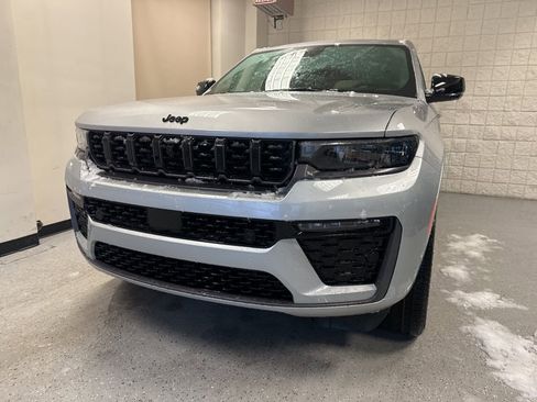 New 2026 Jeep Grand Cherokee Limited AWD/4WD image 11