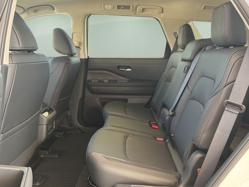New 2026 Nissan Pathfinder SL AWD/4WD image 16