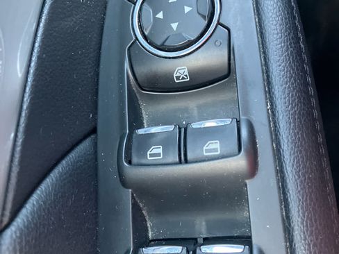 Used 2017 Ford Explorer XLT FWD image 12