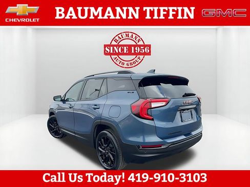 Used 2024 GMC Terrain SLE w/ Driver Convenience Package image 11