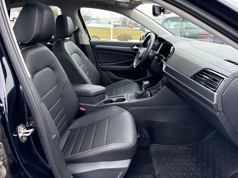 Certified 2024 Volkswagen Jetta SE w/ Panoramic Sunroof Package image 36