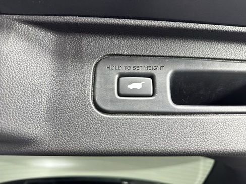 Used 2025 Honda Pilot Touring image 37