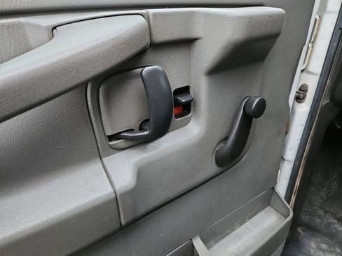 Used 2011 Chevrolet Express 3500 Extended image 19