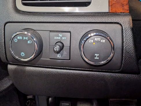Used 2014 Chevrolet Suburban LT AWD/4WD image 45