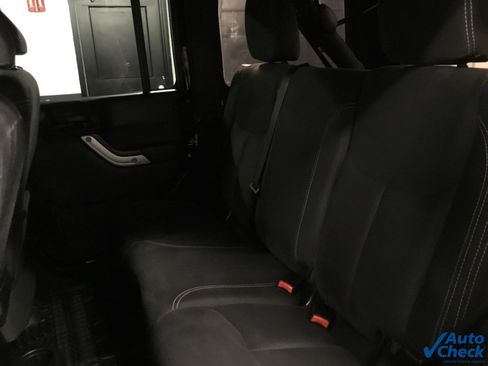 Used 2015 Jeep Wrangler Unlimited Rubicon w/ Connectivity Group image 24