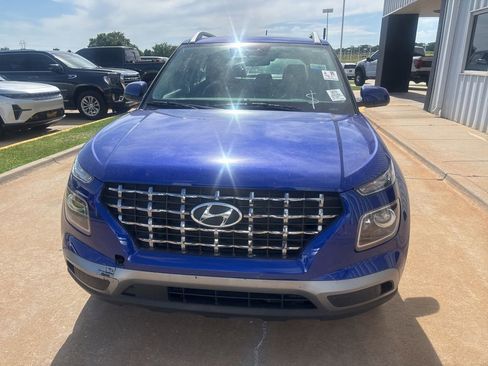 Used 2024 Hyundai Venue Limited FWD image 3