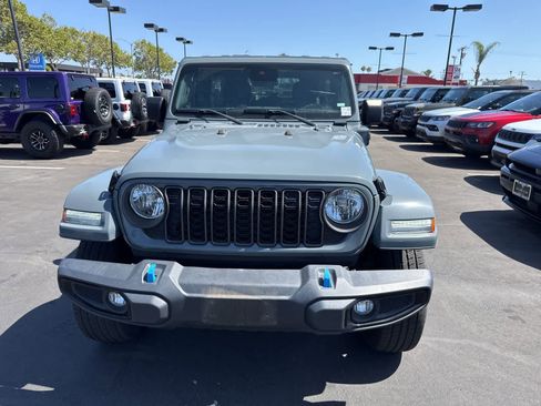 Used 2024 Jeep Wrangler Unlimited AWD/4WD image 2