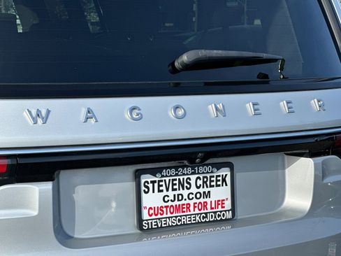 Used 2023 Jeep Wagoneer L 4WD w/ Premium Group I image 28