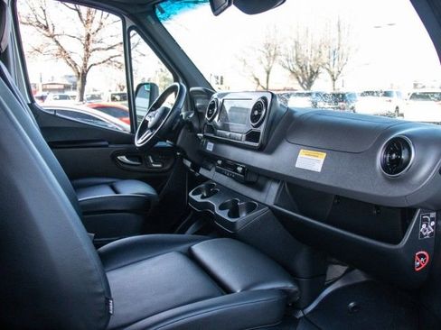 Used 2022 Mercedes-Benz Sprinter 3500 image 18