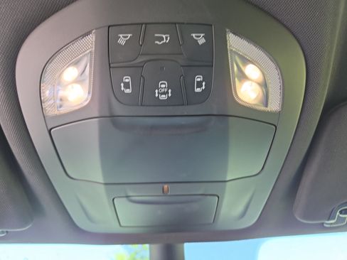 Used 2025 Chrysler Pacifica Select FWD image 10