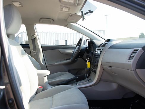 Used 2012 Toyota Corolla LE FWD image 11