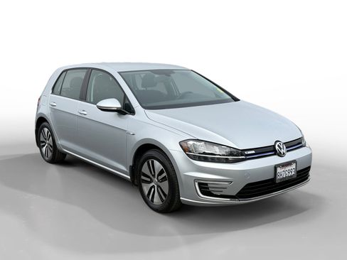 Used 2019 Volkswagen e-Golf SE w/ Driver Assistance Package image 7