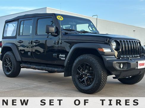 Used 2019 Jeep Wrangler Unlimited Sport image 2