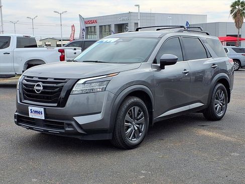 Used 2022 Nissan Pathfinder SV w/ SV Black Package image 3