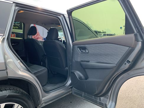 Used 2023 Nissan Rogue SV image 25