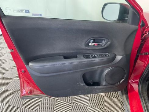 Certified 2018 Honda HR-V LX image 10