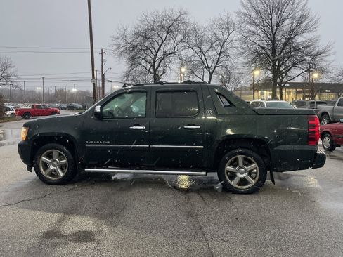 Used 2013 Chevrolet Avalanche LTZ image 11
