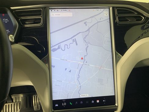 Used 2017 Tesla Model X 75D image 25