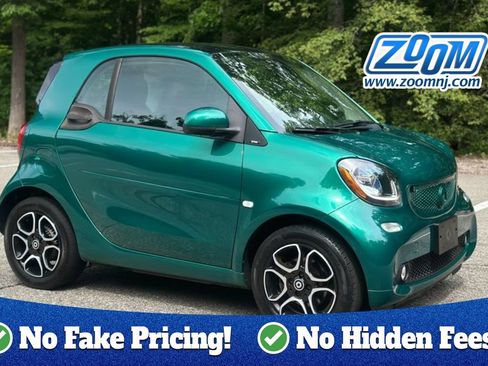 Used 2017 smart fortwo Prime RWD image 1