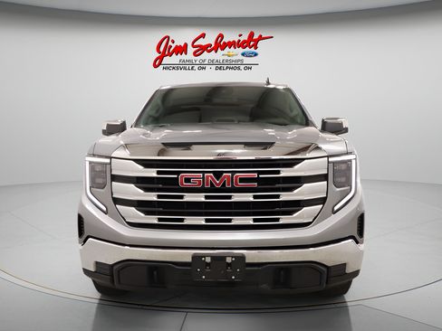 Used 2025 GMC Sierra 1500 SLE AWD/4WD image 3