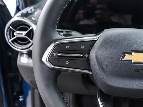 New 2026 Chevrolet Equinox LT w/ Safety and Technology Package FWD image 12