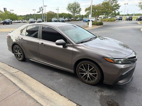 Used 2021 Toyota Camry SE FWD image 2