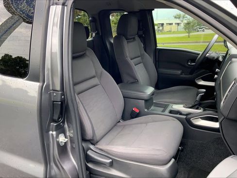 Used 2022 Nissan Frontier SV w/ Technology Package RWD image 9