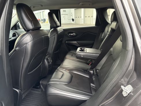 Used 2019 Jeep Cherokee Latitude Plus image 33