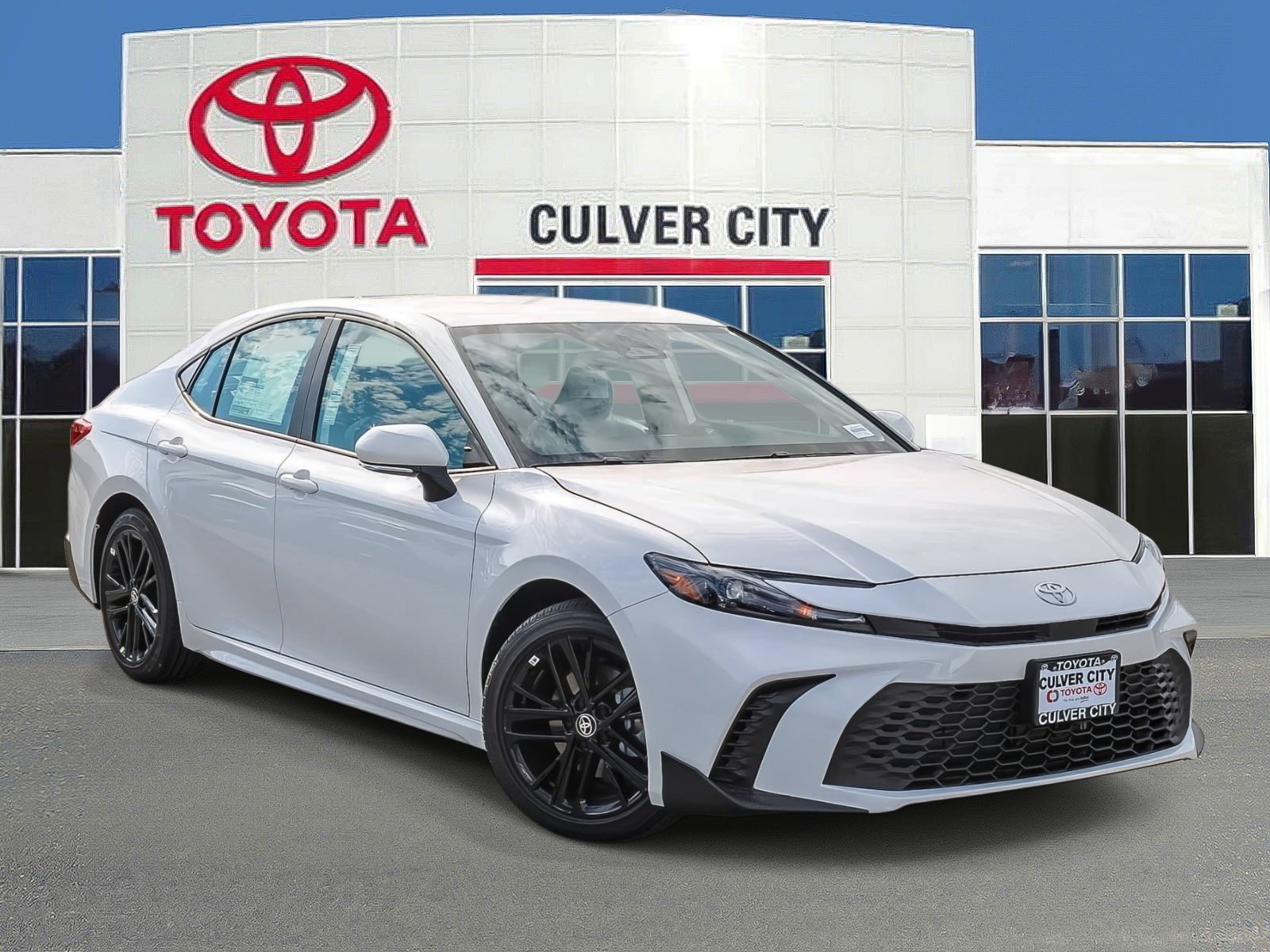 New 2026 Toyota Camry SE FWD image 1