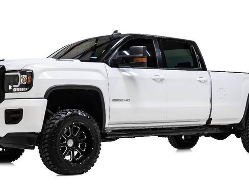 Used 2017 GMC Sierra 2500 4x4 Crew Cab w/ Sierra Convenience Package image 2