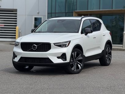Certified 2023 Volvo XC40 B5 Plus w/ Protection Package Premier
