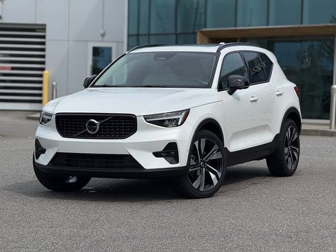 Certified 2023 Volvo XC40 B5 Plus w/ Protection Package Premier AWD/4WD image 1