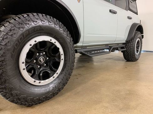 Used 2022 Ford Bronco Badlands w/ Sasquatch Package AWD/4WD image 2
