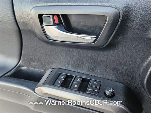 Used 2019 Toyota Tacoma TRD Off-Road image 31