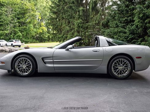 Used 1999 Chevrolet Corvette Coupe w/ Performance Handling Pkg RWD image 3