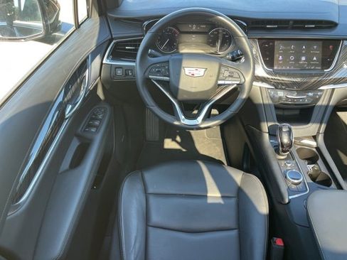 Used 2025 Cadillac XT6 Premium Luxury image 32