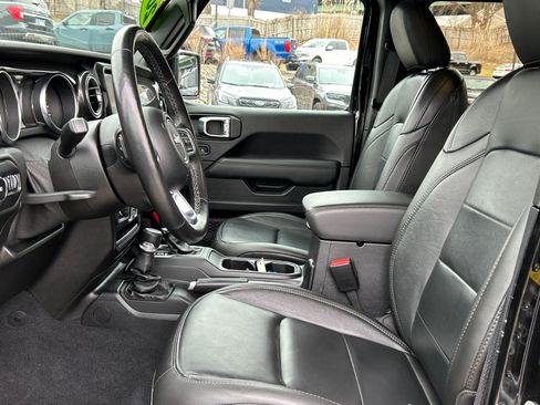 Used 2021 Jeep Wrangler Unlimited Sahara image 10