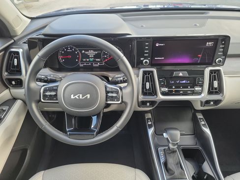 Used 2022 Kia Sorento EX w/ Panoramic Sunroof Package FWD image 19