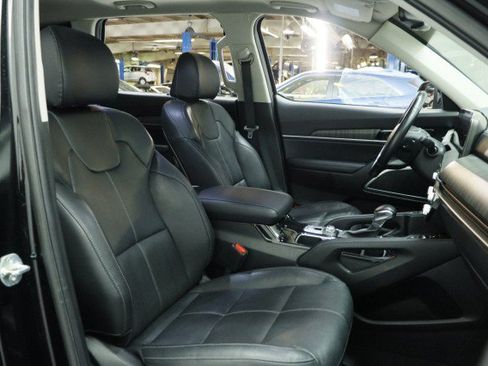 Used 2023 Kia Telluride EX w/ EX Captain's Chair Package FWD image 23