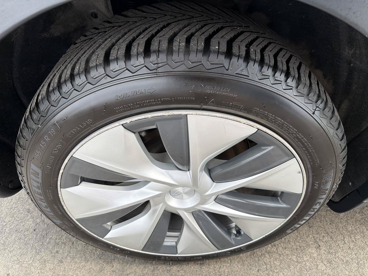 Used 2021 Tesla Model Y Long Range AWD/4WD image 25