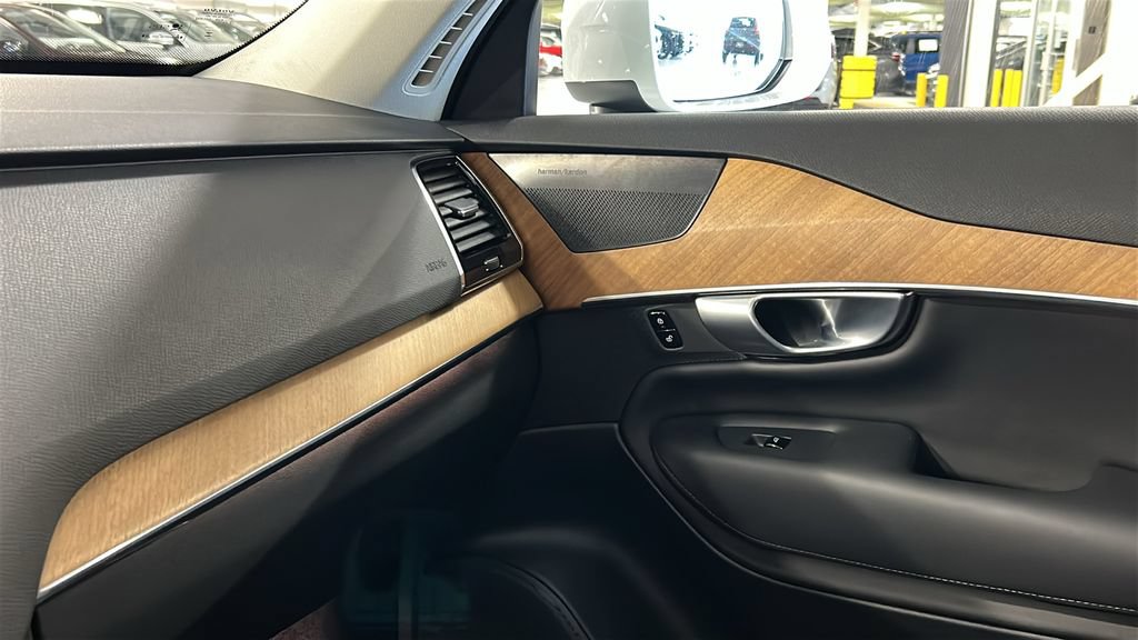 Certified 2024 Volvo XC90 T8 Plus w/ Protection Package AWD/4WD image 18