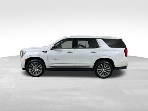 Used 2021 GMC Yukon Denali w/ Denali Premium Package AWD/4WD image 3