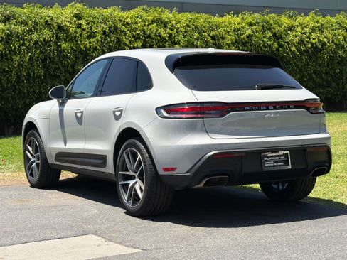Used 2026 Porsche Macan AWD/4WD image 3