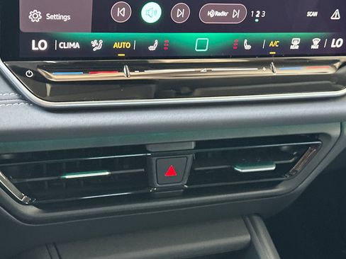 New 2026 Volkswagen Tiguan SE AWD/4WD image 18