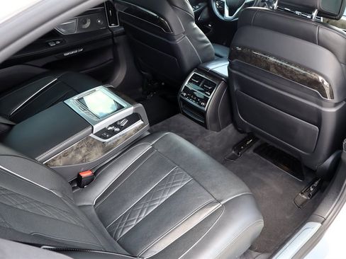 Used 2016 BMW 750i xDrive AWD/4WD image 27