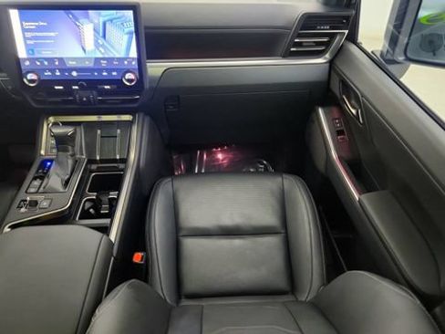 Used 2024 Lexus GX 550 w/ Accessory Package (31) AWD/4WD image 41