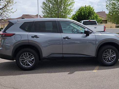 Used 2024 Nissan Rogue S AWD/4WD image 11
